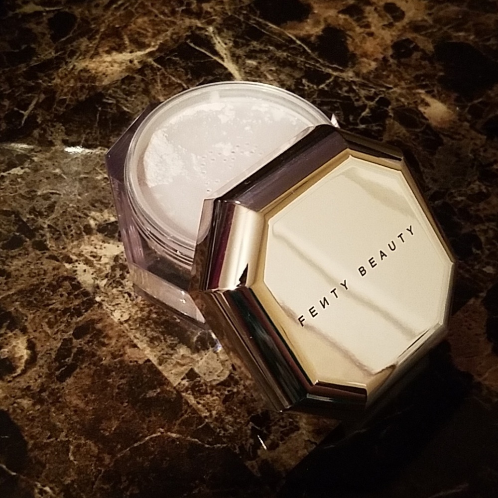 Fenty Beauty Setting Powder in shade Lavender